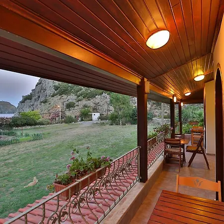 Turkeli فندق مبيت وإفطار داتْشا